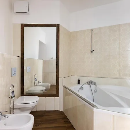 In Heart Of Elegant Downtown - Ac, 2br, 2ba