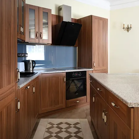 In Heart Of Elegant Downtown - Ac, 2br, 2ba *
