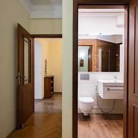 In Heart Of Elegant Downtown - Ac, 2br, 2ba Apartment Prag