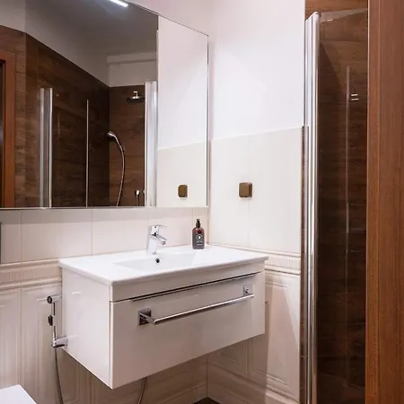 In Heart Of Elegant Downtown - Ac, 2br, 2ba Prag