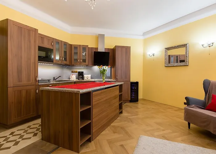 In Heart Of - 2br 2ba Elegant Downtown Daire Prag