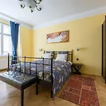 In Heart Of - 2br 2ba Elegant Downtown *