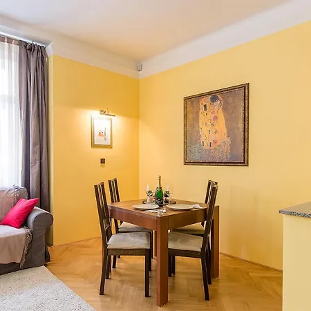 Apartament In Heart Of - 2br 2ba Elegant Downtown *