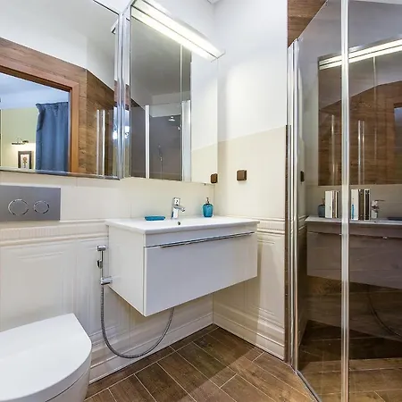 In Heart Of - 2br 2ba Elegant Downtown *
