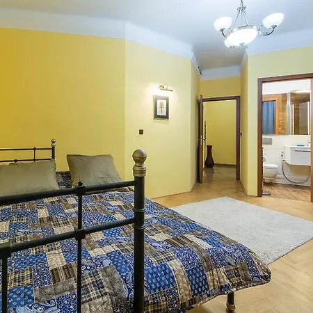 Διαμέρισμα In Heart Of - 2br 2ba Elegant Downtown Πράγα