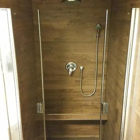 In Heart Of - 2br 2ba Elegant Downtown