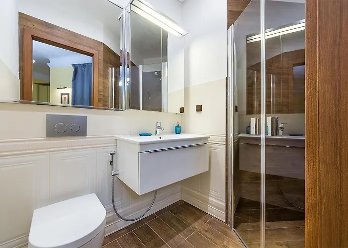 In Heart Of - 2br 2ba Elegant Downtown *