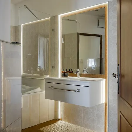 In Heart Of Elegant Downtown - Ac, 2br, 2ba Lejlighed *
